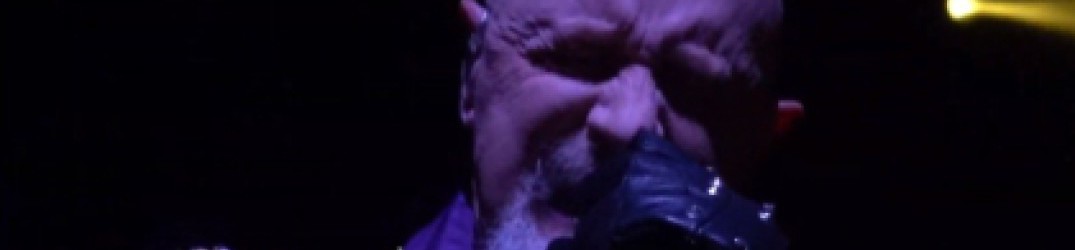 Judas Priest: durante uno show Rob Halford prende a calci lo smartphone dalle mani di un fan