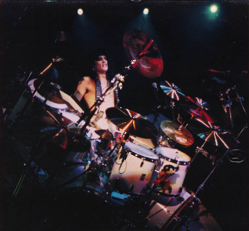 HM 3 MOTLEY CRUE 3 1