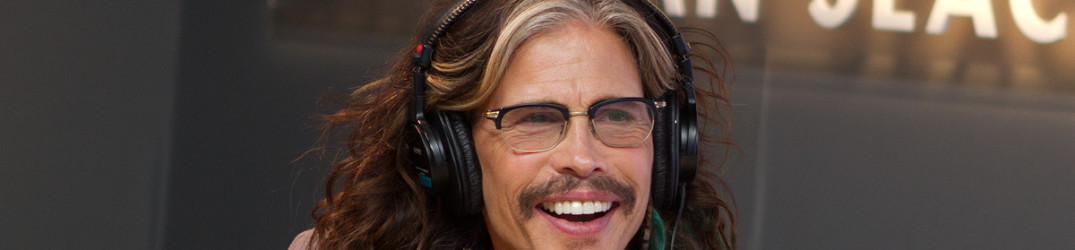 Alice Cooper: Steven Tyler si esibisce con la band in un suo classico
