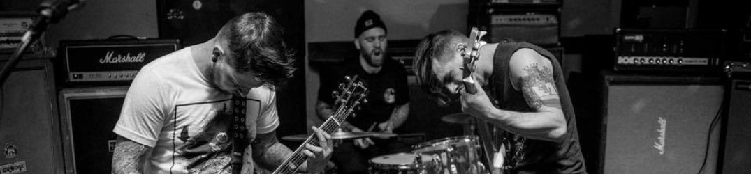 Rozamov: online la versione live di ‘Surrounded by Wolves’