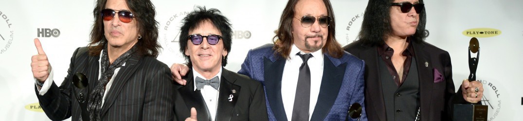 Kiss: online i video di uno show acustico senza maschere e costumi