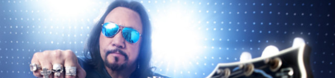 Kiss: guarda on stage Ace Frehley, Bruce Kulick, Eric Singer e Bob Kulick