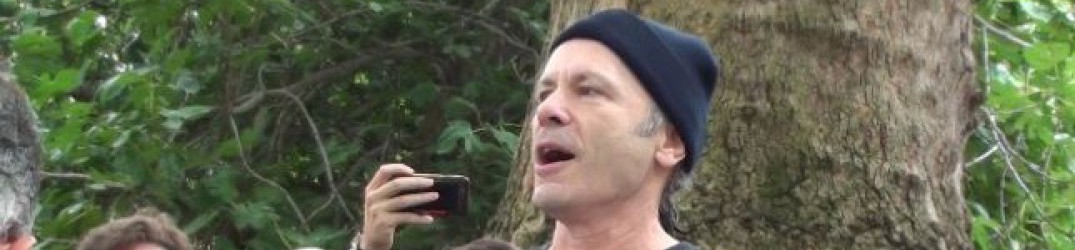 Iron Maiden: Bruce Dickinson presente alla scoperta della lapide di William Blake, video