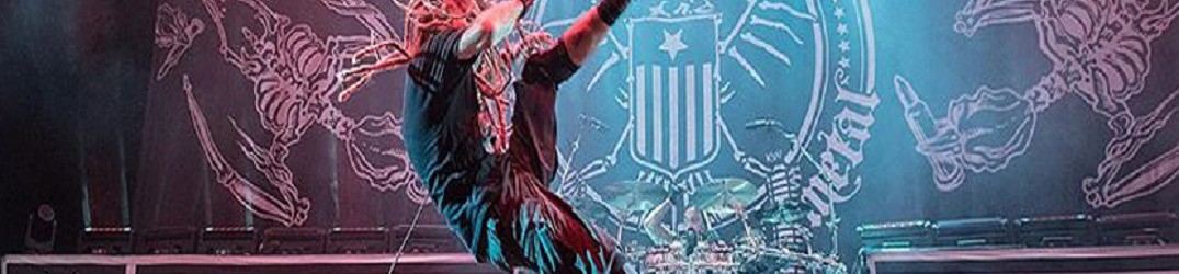 Lamb of God: Randy Blythe scivola sul palco, poi ci scherza su Instagram e pubblica foto e video