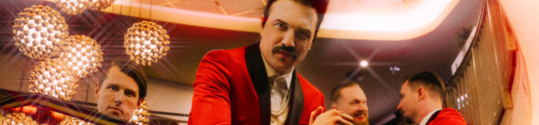 Royal Republic: trailer #2, Hannes e Adam parlano dell’evoluzione di “Club Majesty”