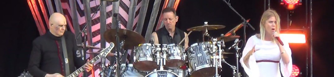 Black Sabbath: Myrkur sul palco con i Smashing Pumpkins per suonare ‘Snowblind’