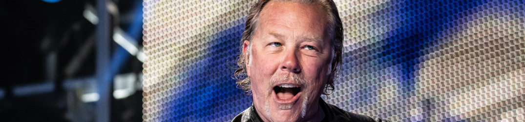 Metallica: James Hetfield al volante canta ‘Angel of Death’ degli Slayer
