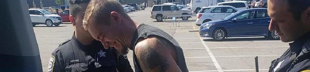 Residenti chiamano la polizia perché una band Death Metal sostava nel parcheggio di Walmart