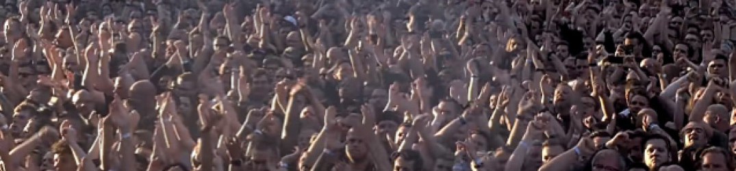 Korn: 44enne molesta una ragazza durante il loro concerto
