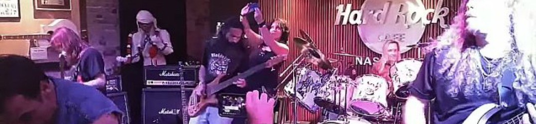 Iron Maiden: Nicko McBrain suona con una tribute band, video
