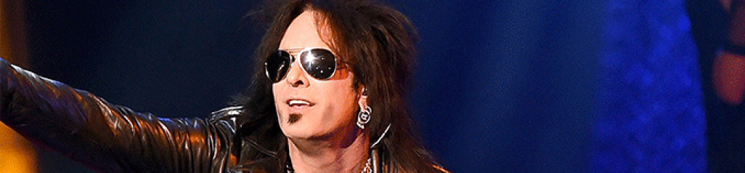Mötley Crüe: Nikki Sixx blasta la “band di imitatori” Steel Panther, ‘Vadano a fare in culo’