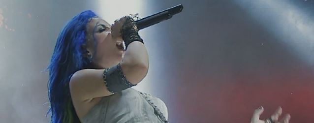 Arch Enemy: White-Gluz, ‘Perché dubitate delle donne nel metal?’