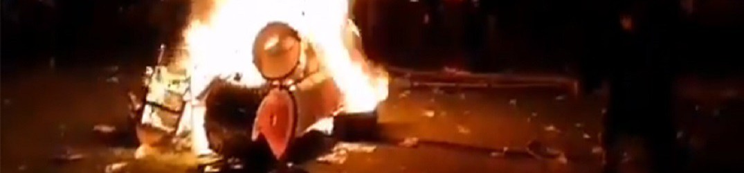 Slipknot: cancellano show in Messico e il pubblico devasta il palco e brucia l’attrezzatura