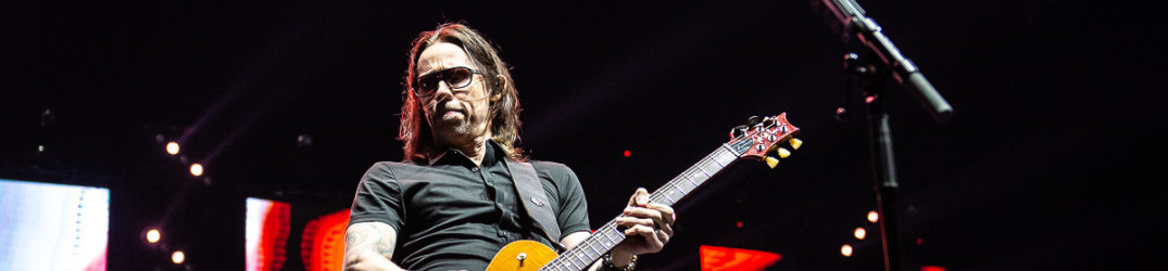 Alter Bridge: Myles Kennedy suona ‘Hallelujah’ con la chitarra di Jeff Buckley