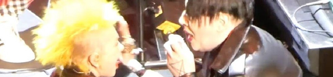 Cyndi Lauper: sul palco con Marilyn Manson per beneficenza, duettano con ‘The Beautiful People’