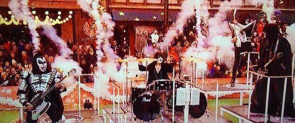 Kiss: ‘Rock And Roll All Nite’ suonata tra le strade di New York