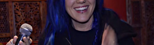 Arch Enemy: White-Gluz, ‘È assurdo che esista il metal femminile’