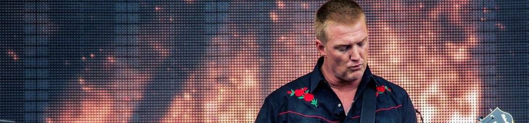 Eagles of Death Metal: Josh Homme raccoglie fondi per le famiglie delle vittime degli attentati