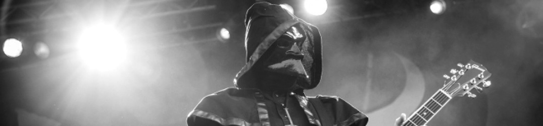Ghost: l’ex-chitarrista svela l’identità dei membri che hanno fatto causa a Papa Emeritus
