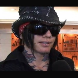 Guns N’ Roses: DJ Ashba, ‘Le sigarette elettroniche mi hanno quasi ucciso’