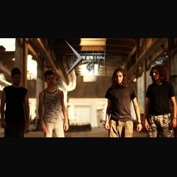 D With Us: videoclip di “Face Of Death” online
