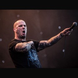 Phil Anselmo & The Illegals: performing Pantera