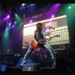 Guns N’ Roses: cambiano le date italiane del chitarrista Bumblefoot