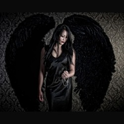 Darkyra Black: video del singolo “Tears By Candlelight”