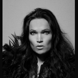 Tarja: cambia la data del concerto a Udine