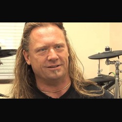 Machine Head: l’ex bassista fa causa alla band