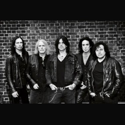 Black Star Riders: Joe Elliott dei Def Leppard produrrà il loro secondo album