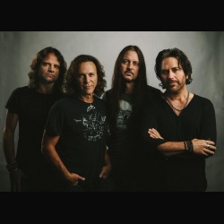 Winger: anticipazione del nuovo brano “Rat Race”
