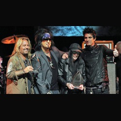 Mötley Crüe: i loro successi in versione country