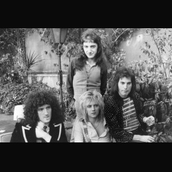 Queen: May conferma il nuovo album