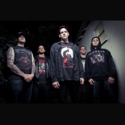 Twitching Tongues: esce “World War LIVE”