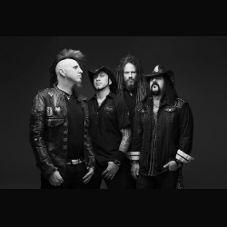 Hellyeah: il videoclip di ‘Moth’