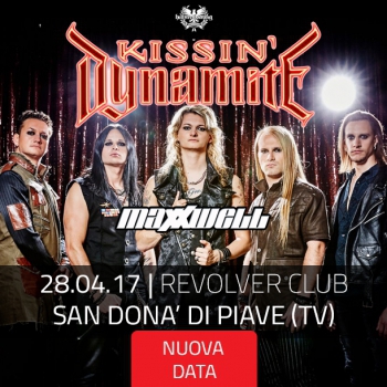 kissing d