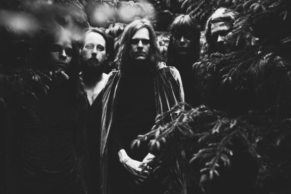 Hällas: il lyric video di ‘Carry On’ dal nuovo disco “Conundrum”