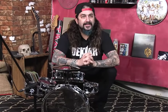 Mike Portnoy: fan ubriaco rovina l’asta per la ricerca sul cancro