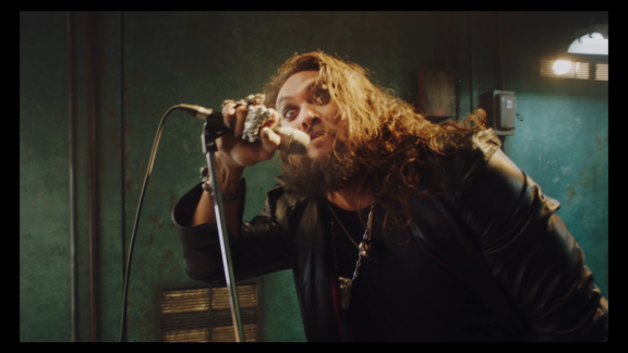 Ozzy Osbourne: il dietro le quinte del video di ‘Scary Little Green Man’ con Jason Momoa (Game of Thrones, Aquaman)