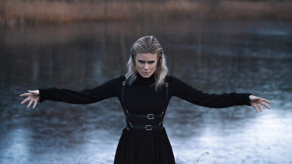 Myrkur: online il video della nuova ‘Leaves of Yggdrasil’