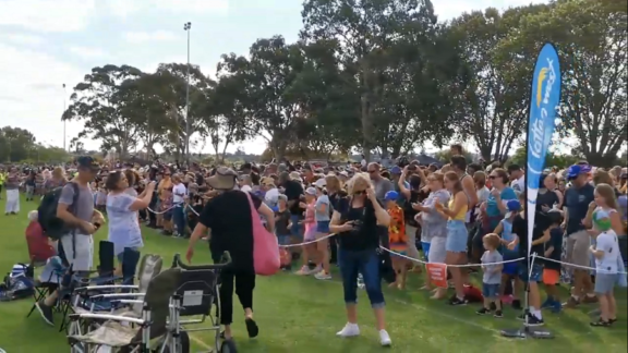 AC/DC: fan stabiliscono il record del mondo per il più grande raduno di air guitar