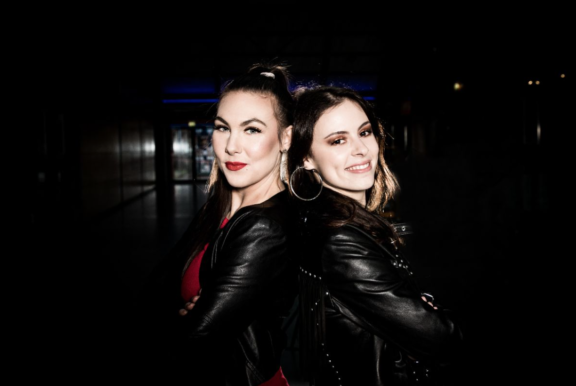 Amaranthe: guarda la performance acustica di Elize Ryd e Olof Mörck a sostegno dell’Organizzazione Mondiale della Sanità