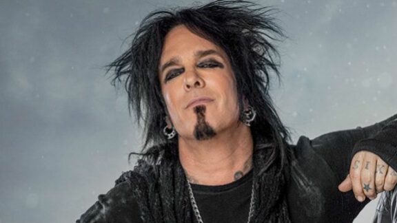 Mötley Crüe: Nikki Sixx blasta gli irresponsabili del Coronavirus, ‘Ma che cazzo fanno le persone?’