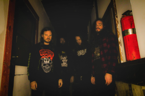 Plague Years: i crossover death thrasher del Michigan pubblicheranno l’album “Circle of Darkness” su Entertainment One; il nuovo video su Decibel