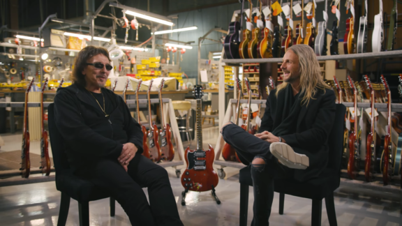 Black Sabbath, Judas Priest: Richie Faulkner intervista Tony Iommi (video)