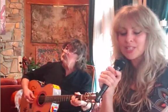 Deep Purple, Rainbow: guarda Ritchie Blackmore e sua moglie mentre eseguono la cover di Joan Baez ‘Diamonds & Rust’