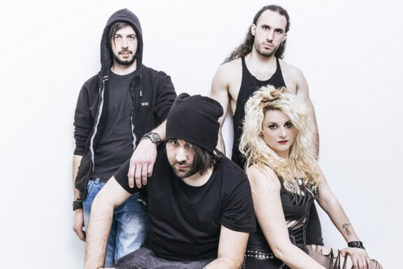 Hollywood Groupies: il video della nuova ‘Lies Behind’