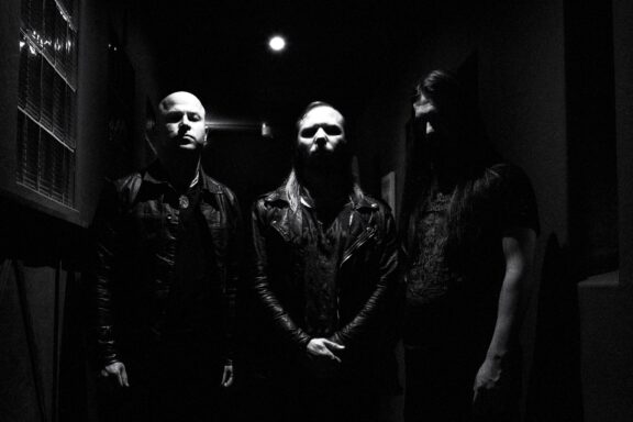 Devil With No Name: ascolta la nuova canzone ‘Grand Western Apostasy’ della nuova band con membri di Lord Mantis, Void Omnia e Sovereign
