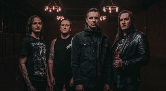 Kill The Lights: guarda il playthrough video di chitarra (Jordan Whelan) di ‘Shed My Skin’